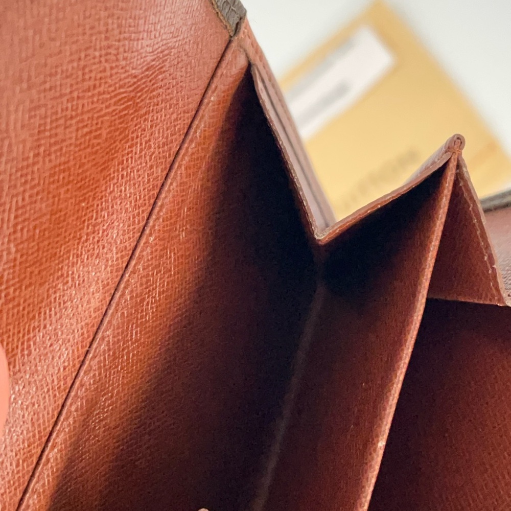Louis Vuitton Monogram Two Sided Wallet Very Good Condition w/Box and Dust Bag - Picture 10 of 16